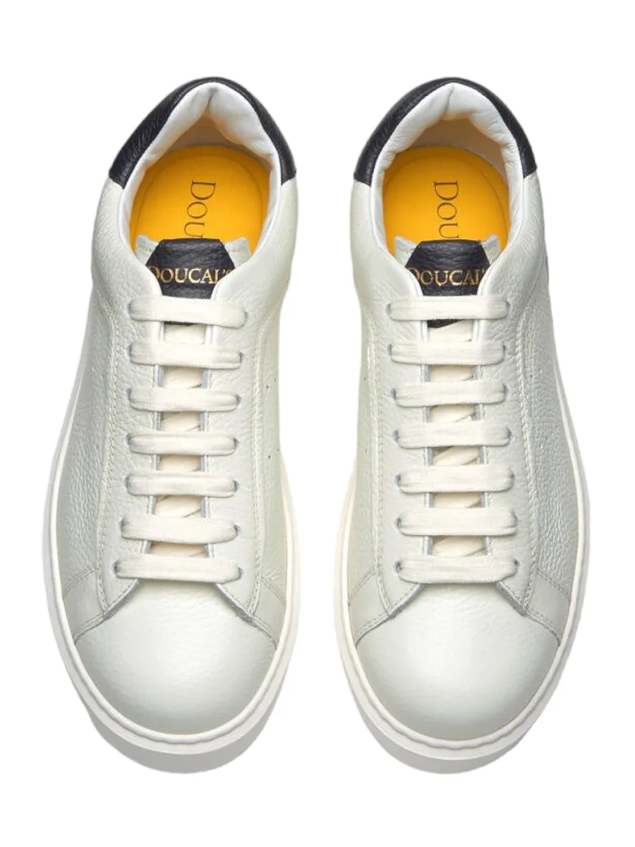 Sneaker in Pelle Panna con Dettaglio Blu