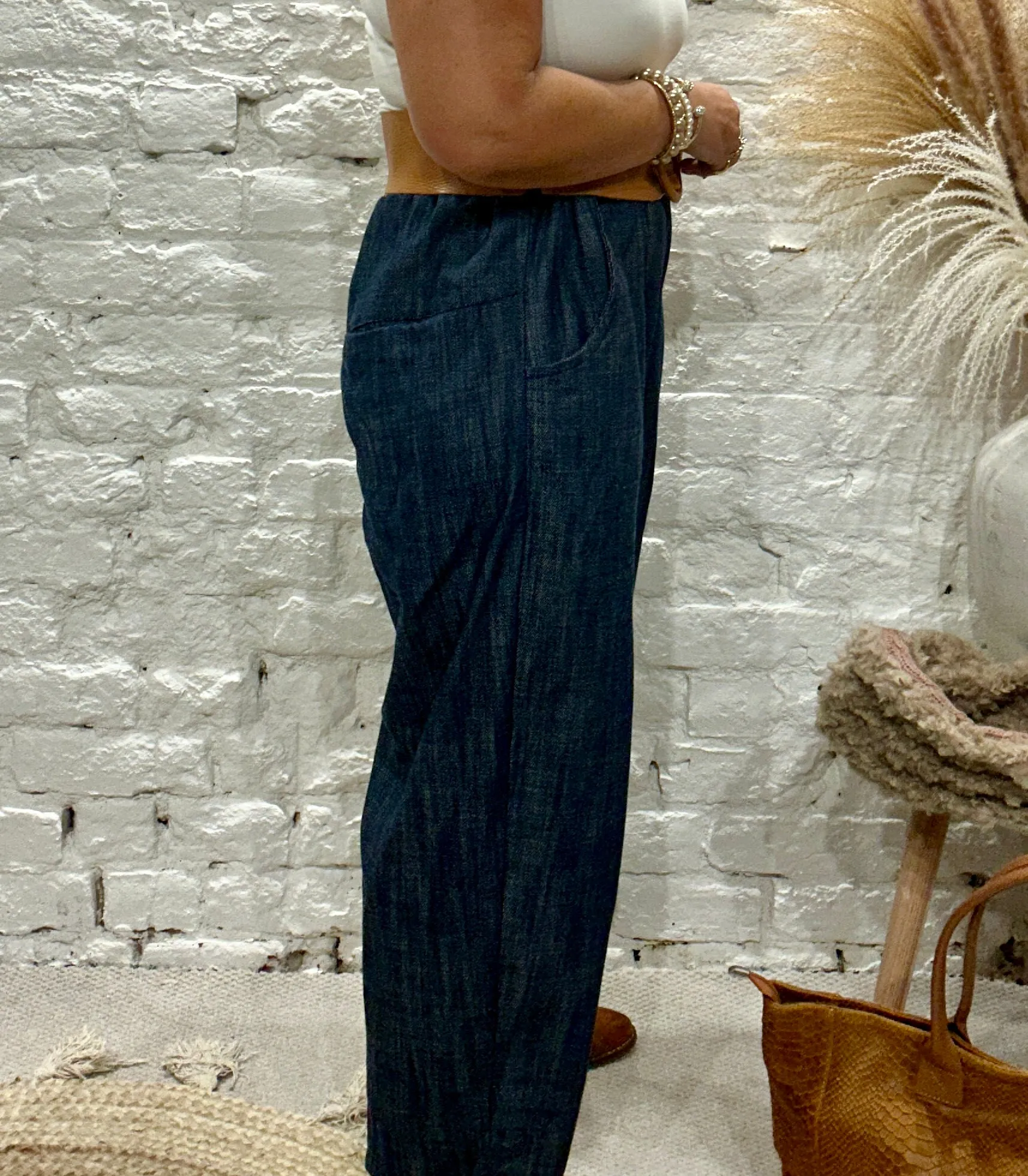 The Alpine Barrel Leg Nep Jeans With Pockets